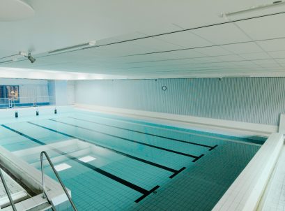 Electrical installation for indoor pools and waterparks